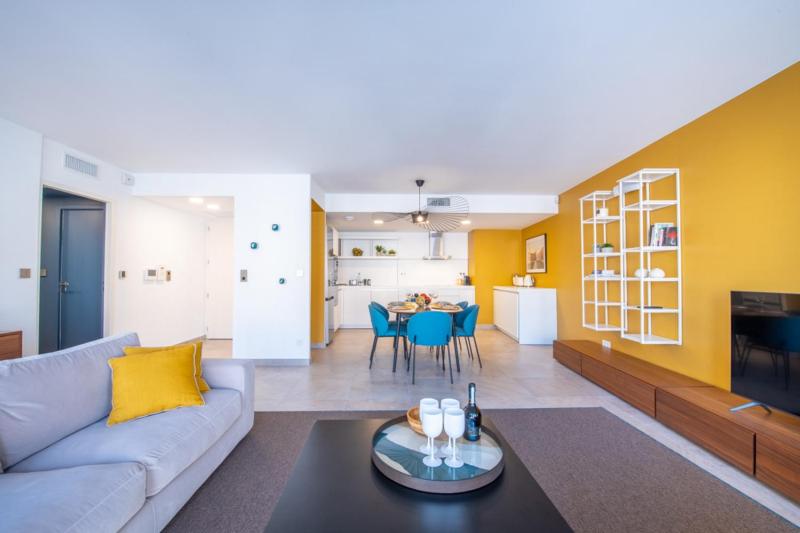 Luxury Apartment In A Residence In Saint Tropez - image 3