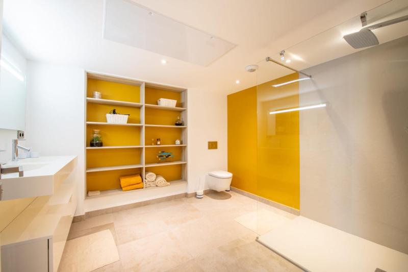 Luxury Apartment In A Residence In Saint Tropez - image 7