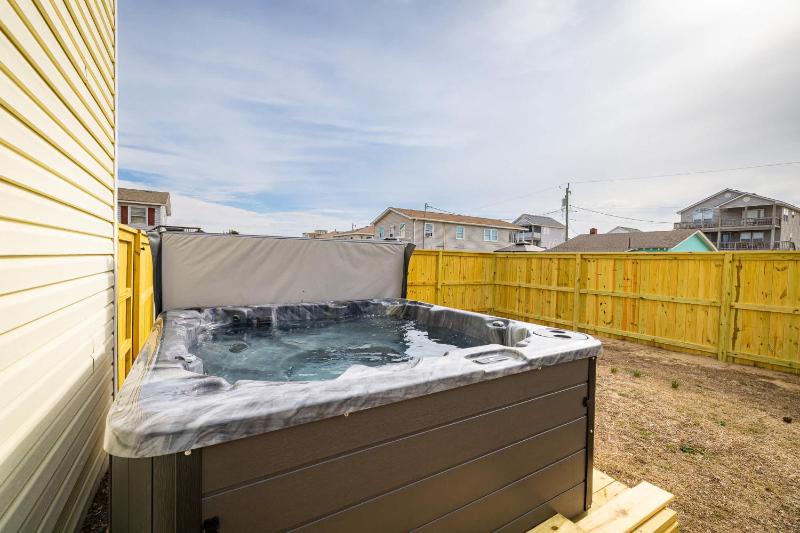 New Listing Walk to Beach Hot Tub & Games - image 28