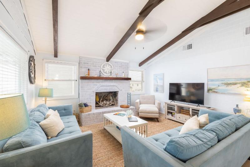New Listing Walk to Beach Hot Tub & Games - image 29
