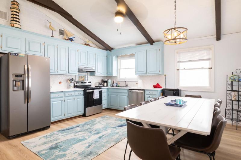 New Listing Walk to Beach Hot Tub & Games - image 27