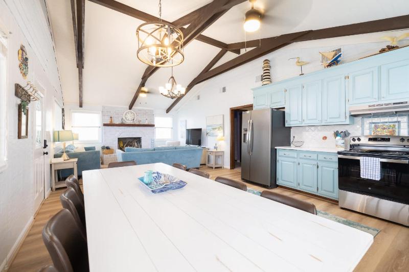 New Listing Walk to Beach Hot Tub & Games - image 17