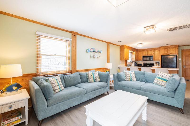 New Listing Walk to Beach Hot Tub & Games - image 20