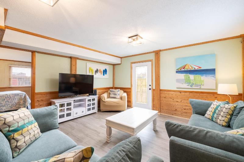 New Listing Walk to Beach Hot Tub & Games - image 49