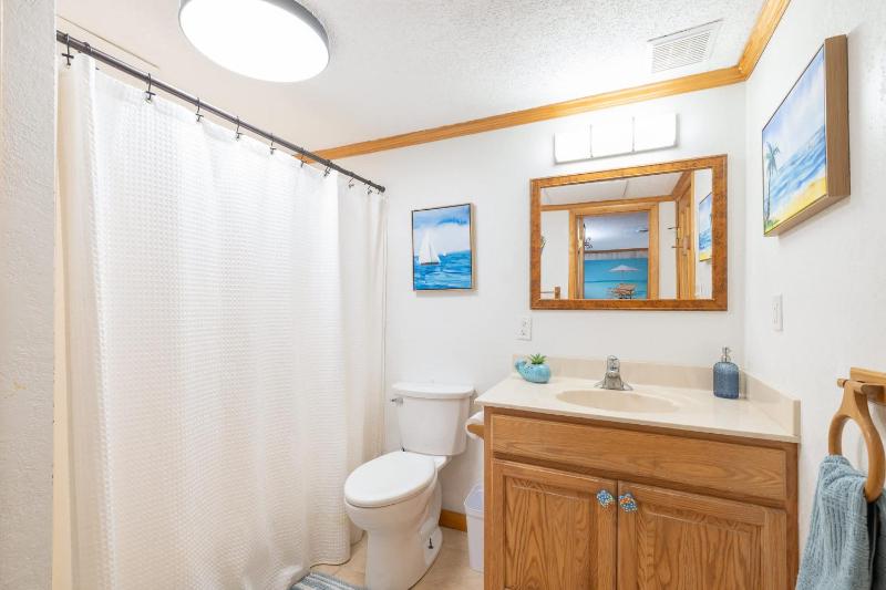 New Listing Walk to Beach Hot Tub & Games - image 31