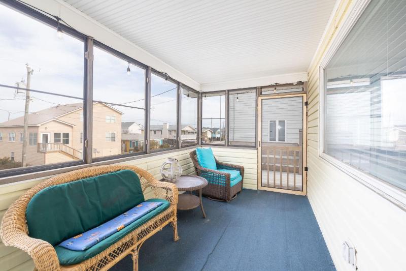 New Listing Walk to Beach Hot Tub & Games - image 12