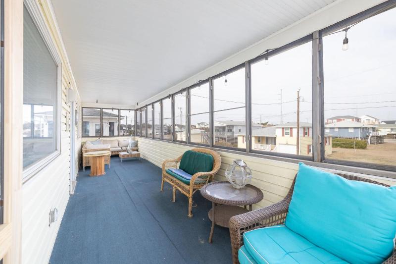 New Listing Walk to Beach Hot Tub & Games - image 42