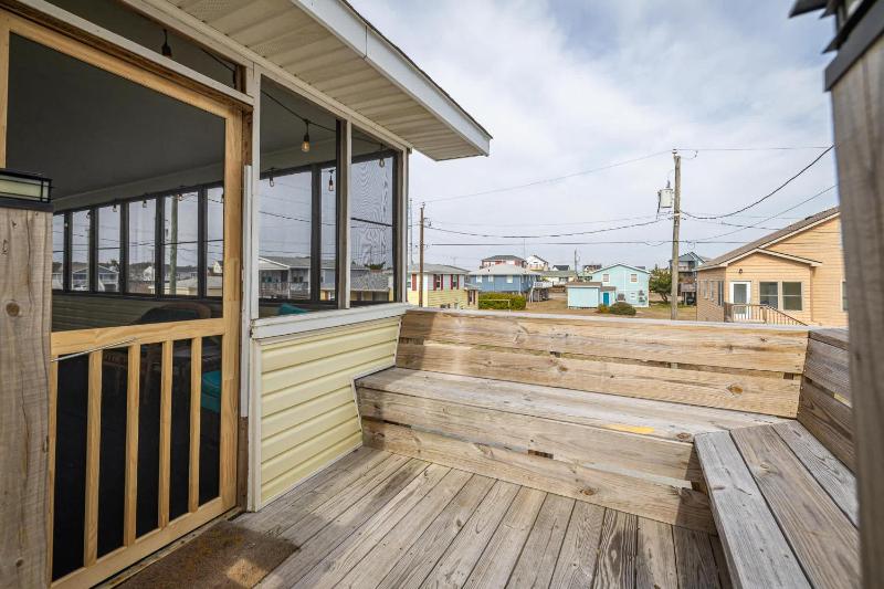 New Listing Walk to Beach Hot Tub & Games - image 8