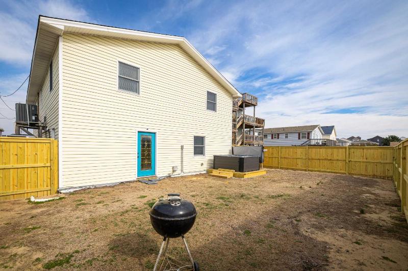 New Listing Walk to Beach Hot Tub & Games - image 13