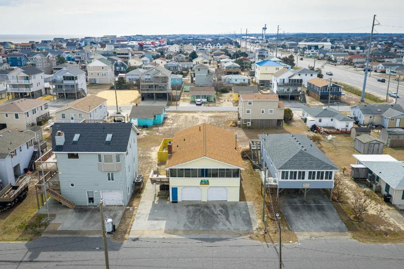 New Listing Walk to Beach Hot Tub & Games - image 19