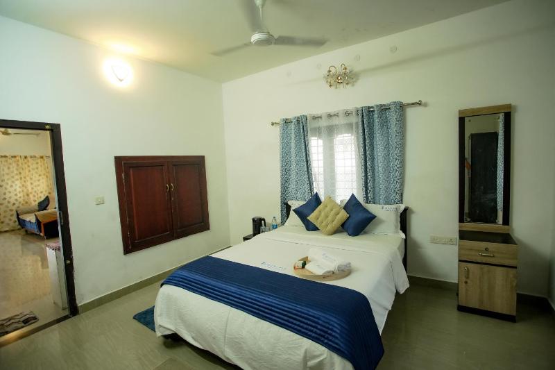 SR Lakefront Villa & Luxury houseboats - image 13