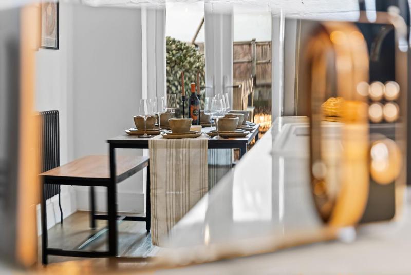 Large Luxury 4 Bed Chic House Southampton Centre Great for groups! Parking available Sleeps 7- By Blue Puffin Stays - image 33