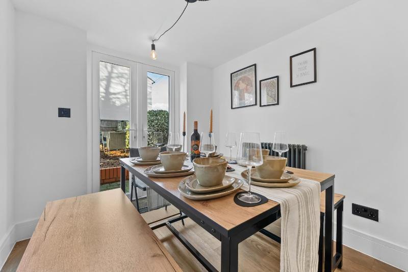 Large Luxury 4 Bed Chic House Southampton Centre Great for groups! Parking available Sleeps 7- By Blue Puffin Stays - image 28