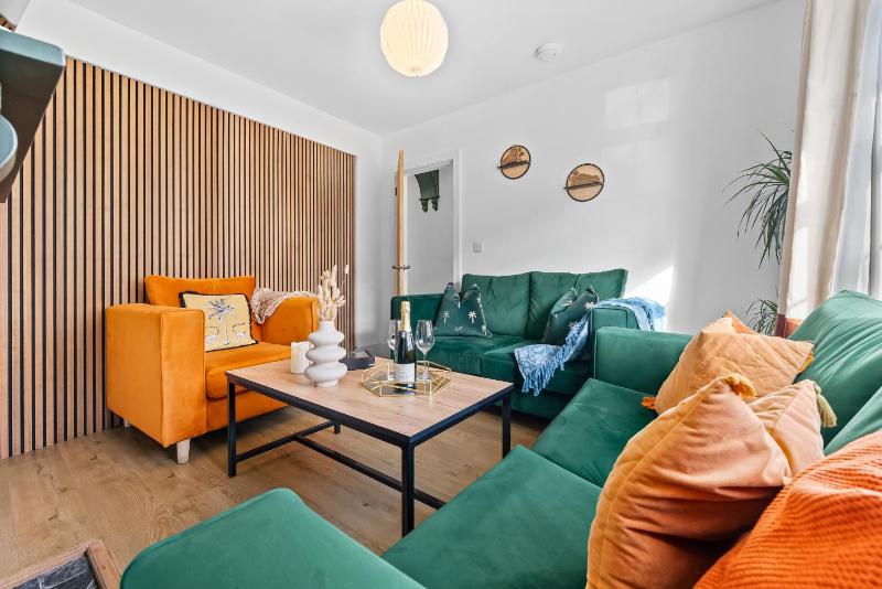 Large Luxury 4 Bed Chic House Southampton Centre Great for groups! Parking available Sleeps 7- By Blue Puffin Stays - image 21