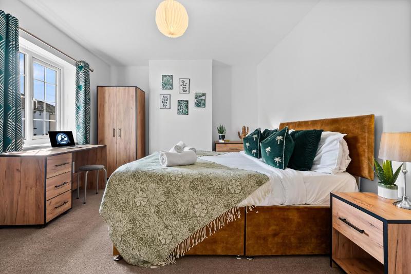 Large Luxury 4 Bed Chic House Southampton Centre Great for groups! Parking available Sleeps 7- By Blue Puffin Stays - image 11