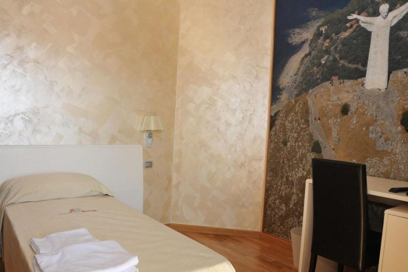 Single Room with Balcony image 2