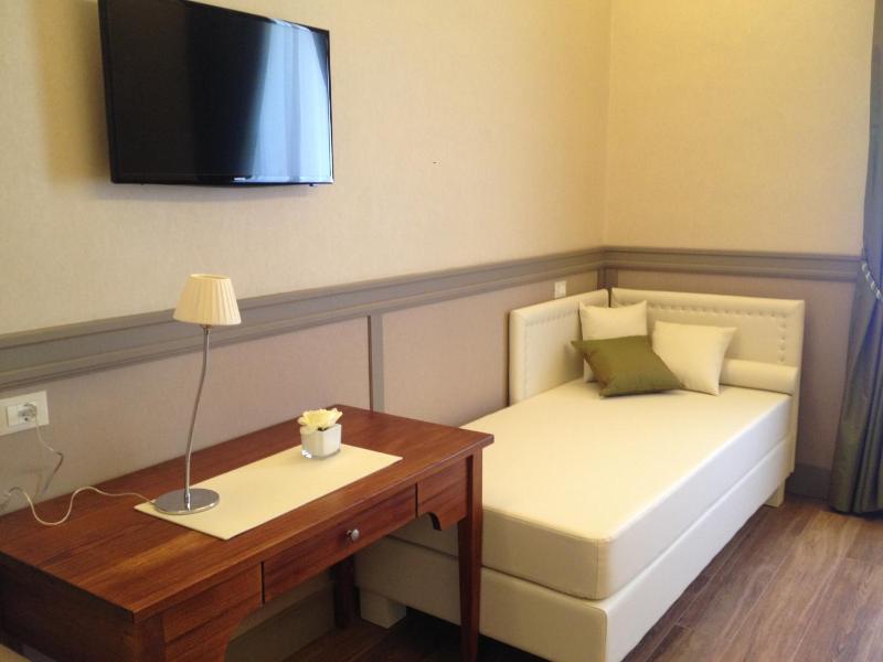 Deluxe Triple Room image 4