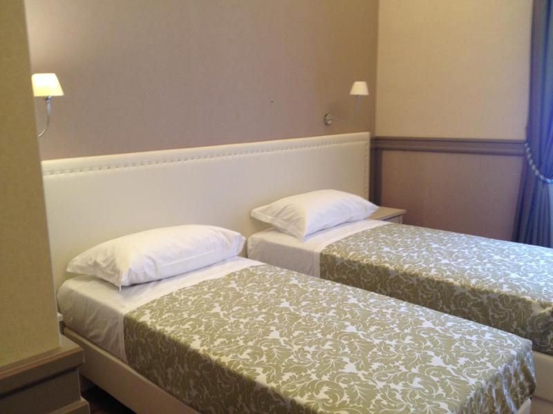 Deluxe Triple Room image 3