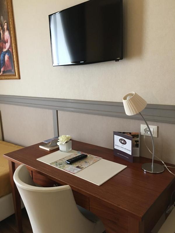 Deluxe Triple Room image 2