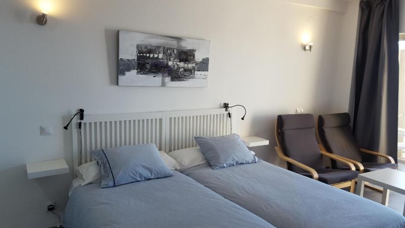 Studio Apartment with Sea View image 3