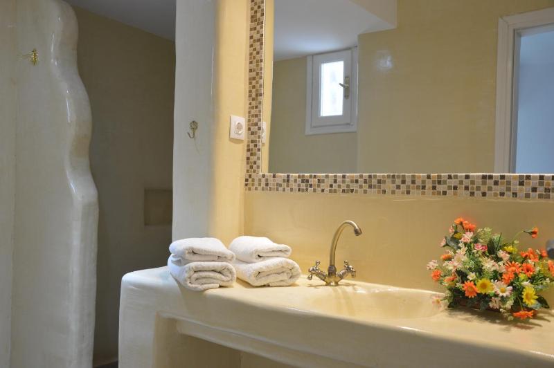 Deluxe Double Room image 2