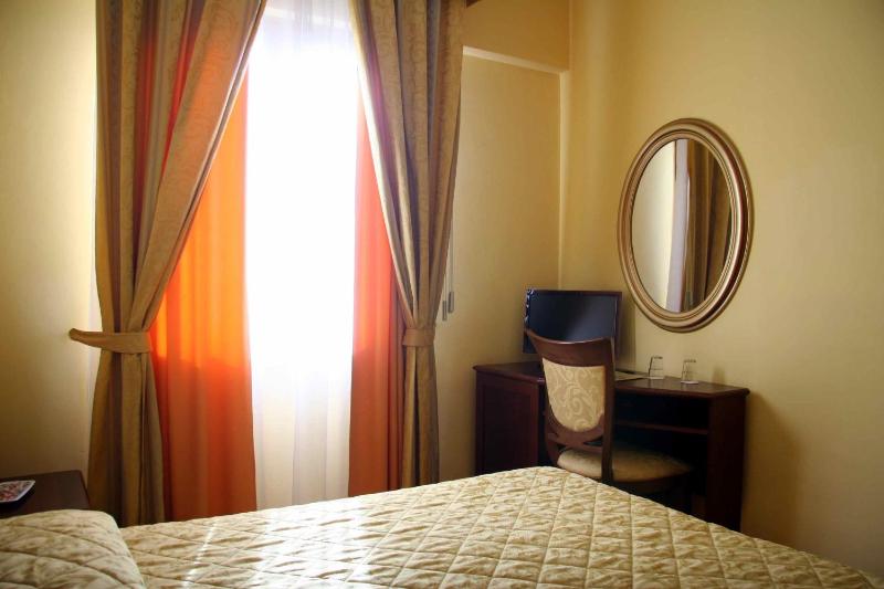 Single Room image 4