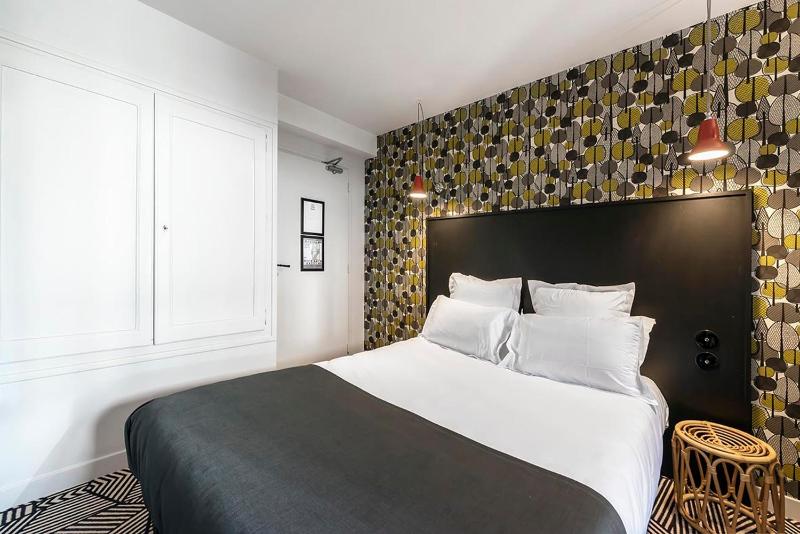 Small Double Room image 2