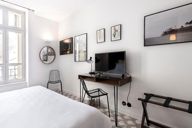 Deluxe Double Room image 4