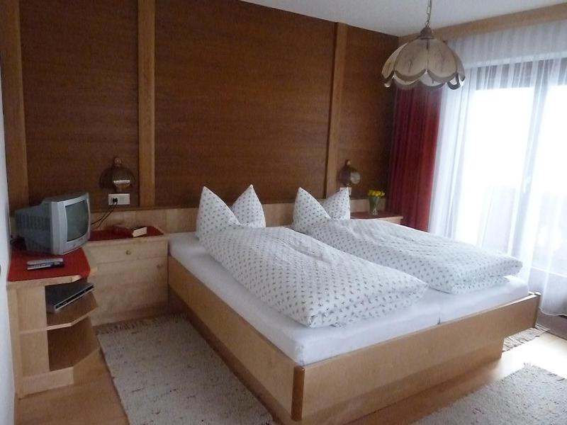 Double Room image 3
