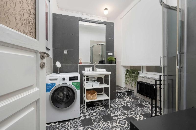 Unique & Functional Apartment near Wrocław Market Square by Noclegi Renters - image 12
