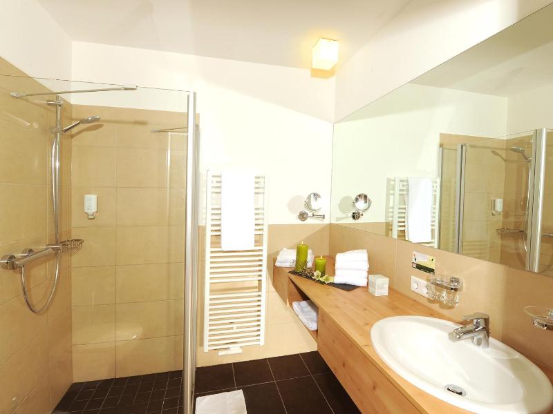 Comfort Double Room with Balcony image 2