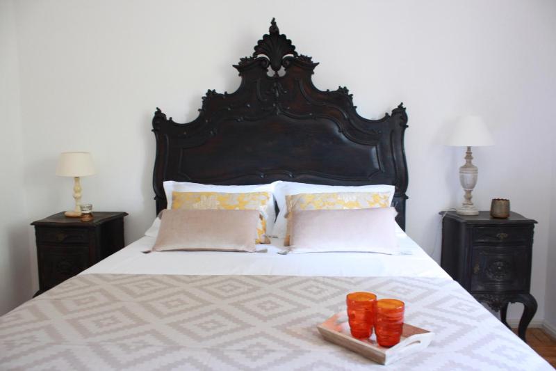 Large Double Room with Shared Bathroom image 1