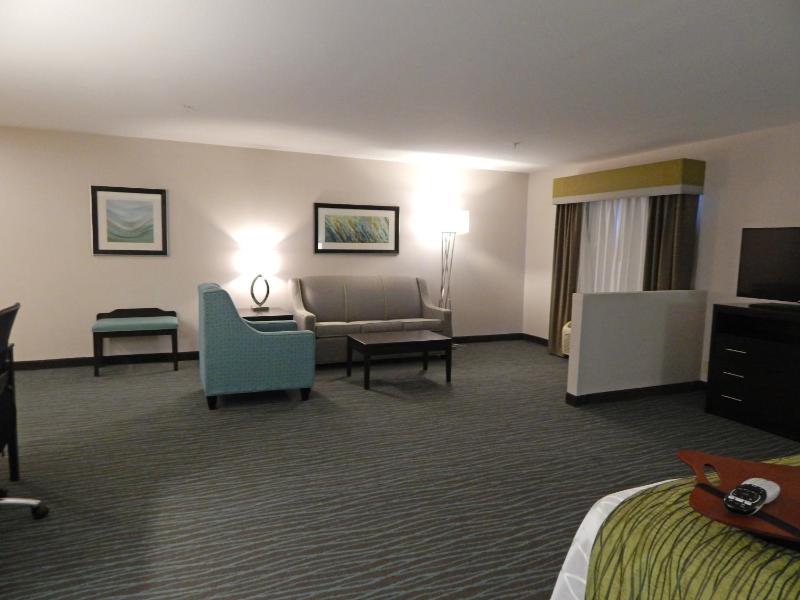Queen Suite with Two Queen Beds - Non-Smoking image 4