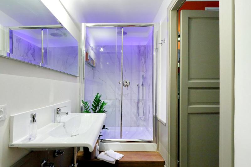 Apartment with Kitchenette image 2