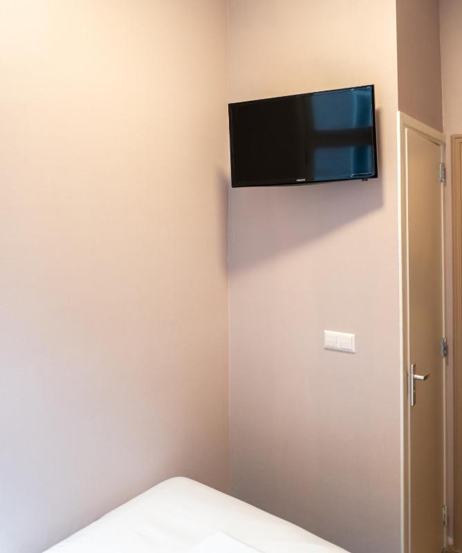 CS Hotel - image 10