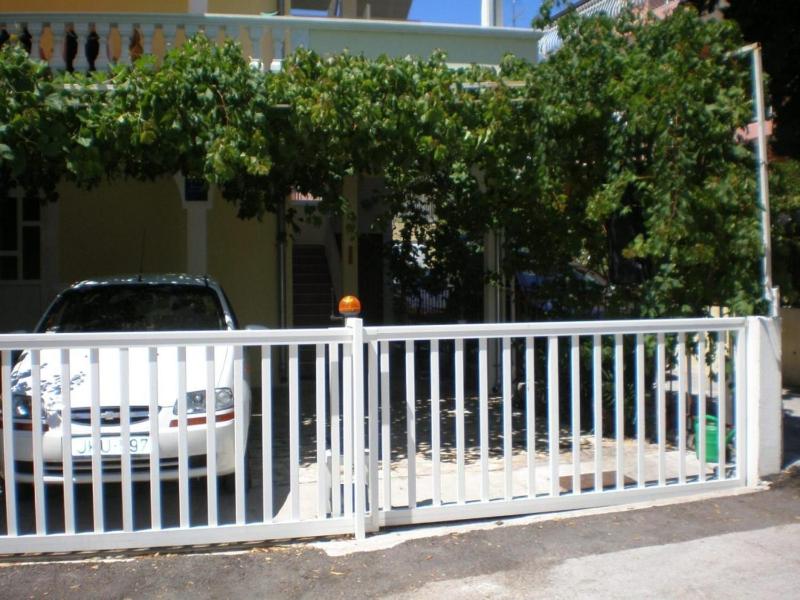 Apartment with Garden View image 2