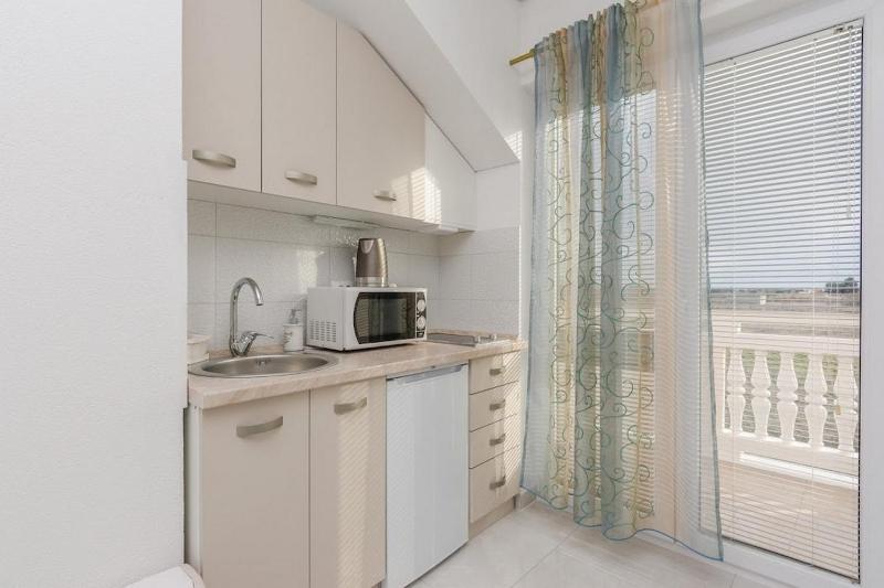 Flora Maris Pool Apartments - image 16
