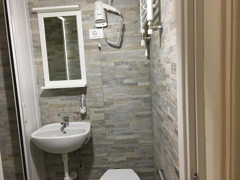 Twin Room image 2