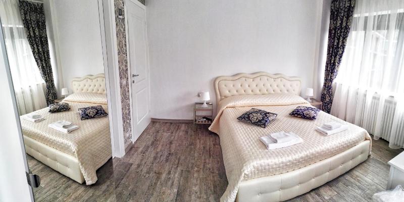 Deluxe Room image 2