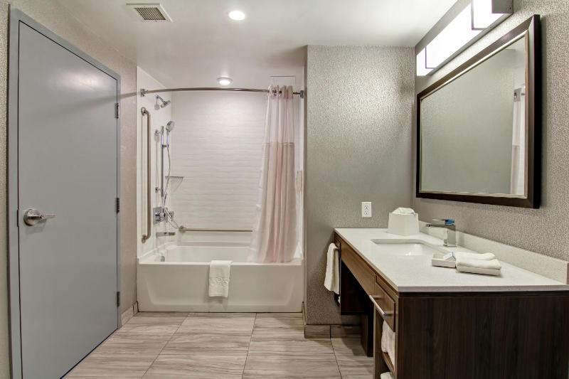 Home2 Suites By Hilton Edmonton South - image 2