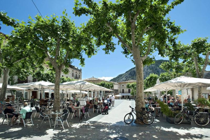 Villa Monserrat by Villa Plus - image 7