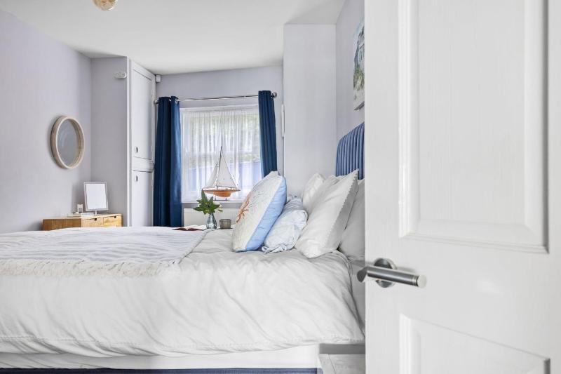 Beach View Suite - Sea view Balcony Free Wi-fi - image 2