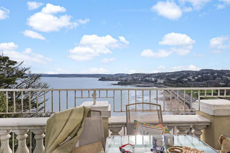 Beach View Suite - Sea view Balcony Free Wi-fi - image 8