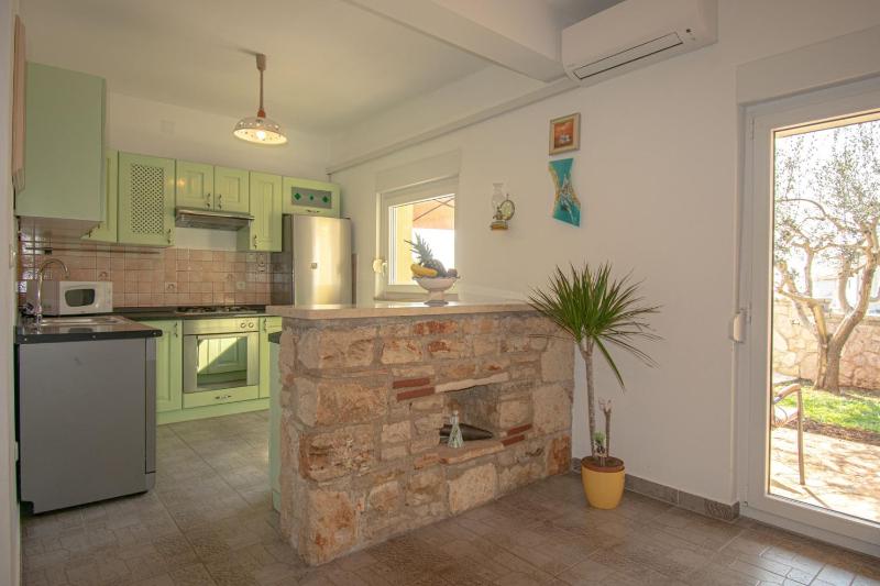 Holiday House with pool Lili Pet friendy - image 3