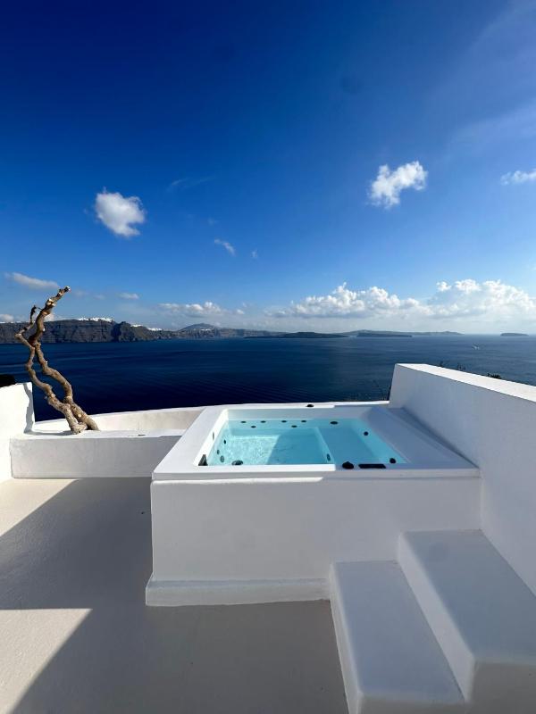 You and Me Suites Oia - image 29