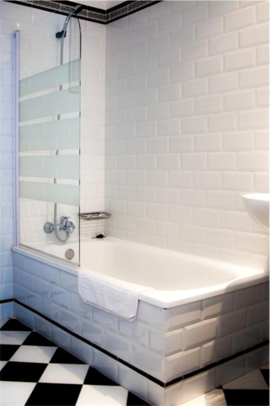 Double Room with Patio image 2