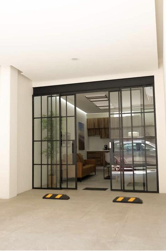 MARGARITA · Modern Ground Floor Loft with Garage - image 9