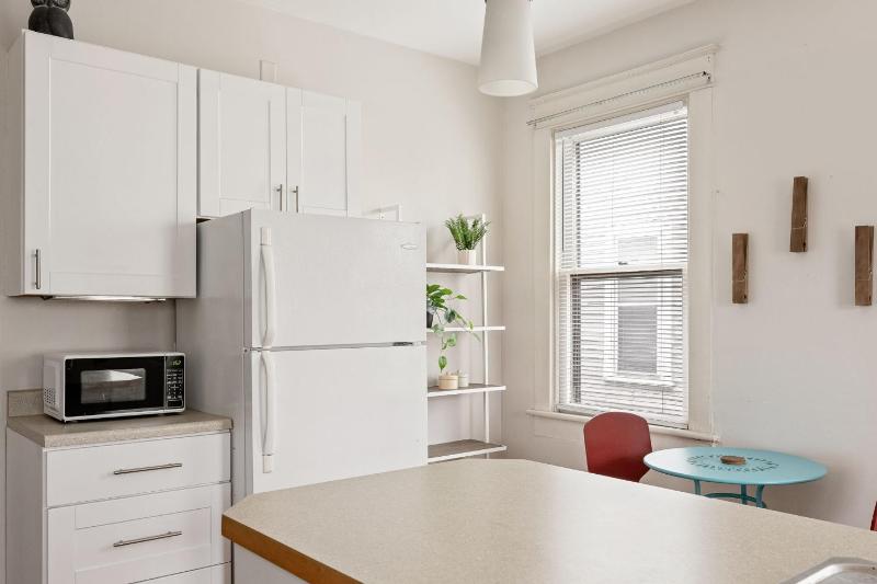 Lockerbie Townhome - Steps to Mass Ave - Sleeps 8 - Family Friendly - image 6