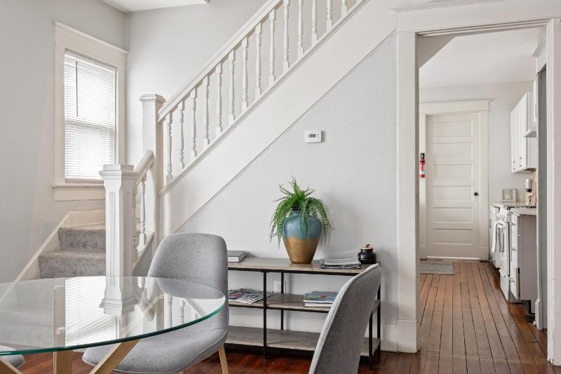 Lockerbie Townhome - Steps to Mass Ave - Sleeps 8 - Family Friendly - image 10