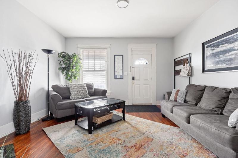 Lockerbie Townhome - Steps to Mass Ave - Sleeps 8 - Family Friendly - image 50